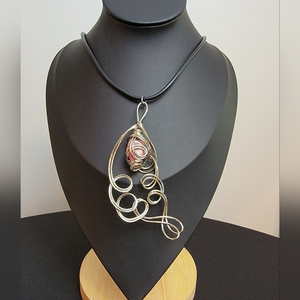 Vintage Handmade Artisan‎ Wire Wrapped Caged Necklace Pendant Bib Choker